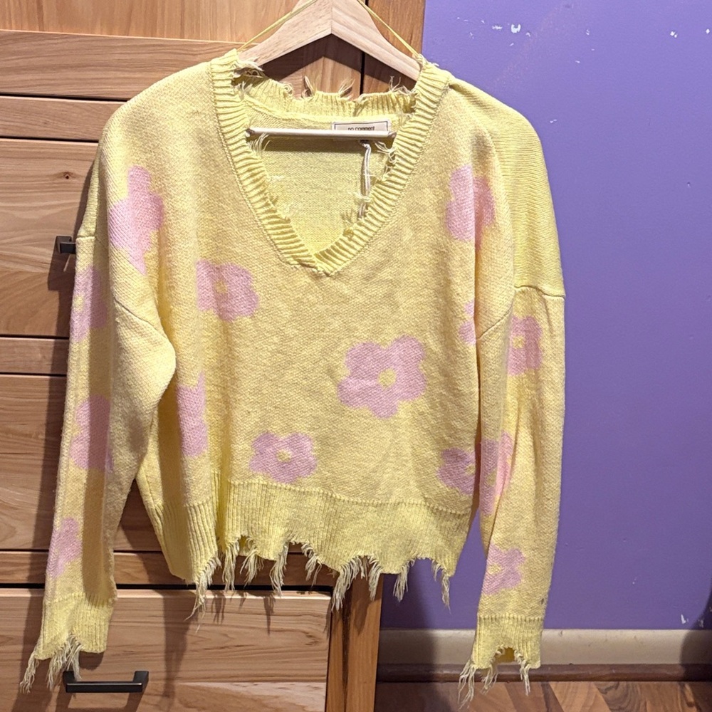 Chic Yellow Floral V-Neck Sweater